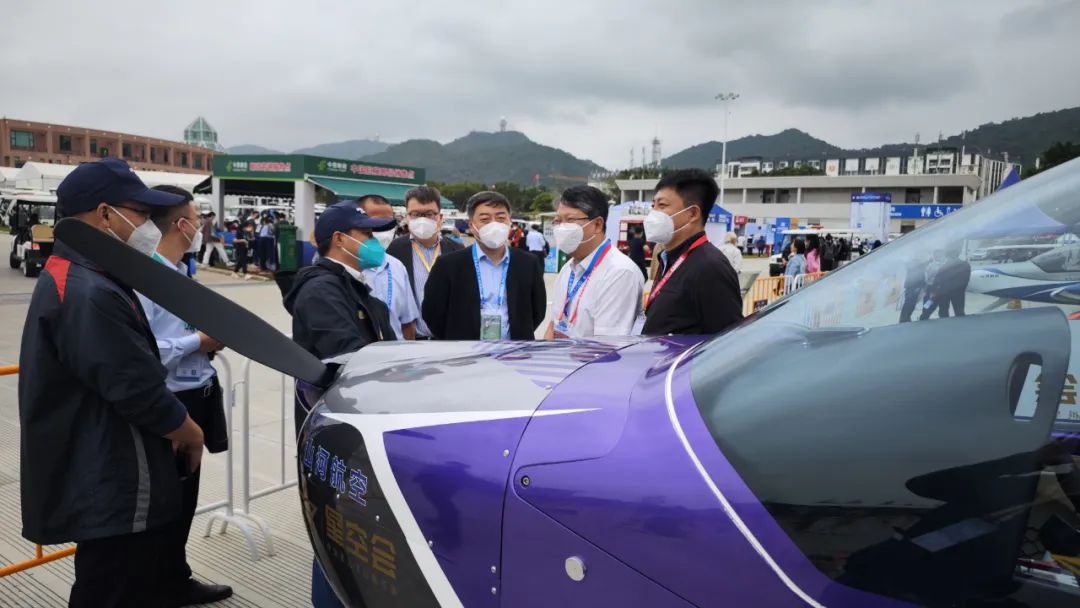 关注！安博官网体育(中国)有限公司官网
科技携多款产品亮相第十四届珠海航展