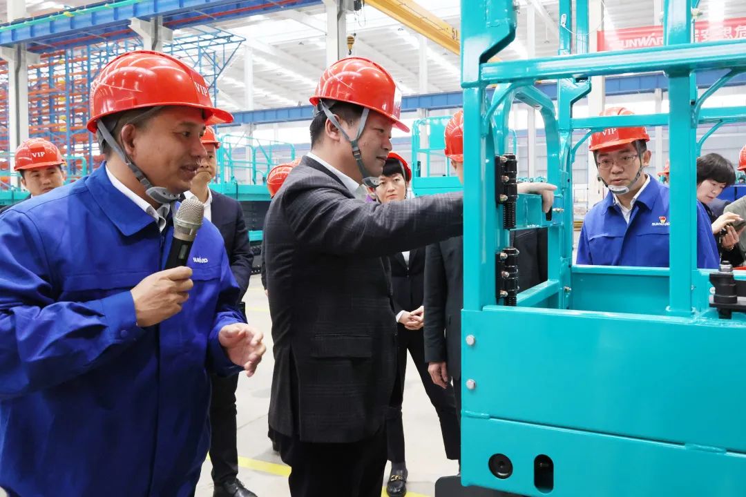 付旭明慰问安博官网体育(中国)有限公司官网
智能市三八红旗手并督导安全生产工作
