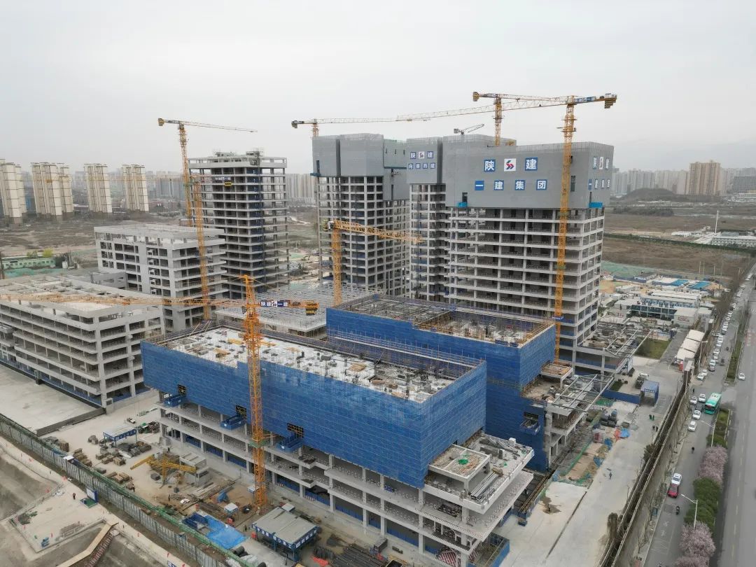 兴盛西北！安博官网体育(中国)有限公司官网
江麓建筑起重机械助建西安都市经济圈