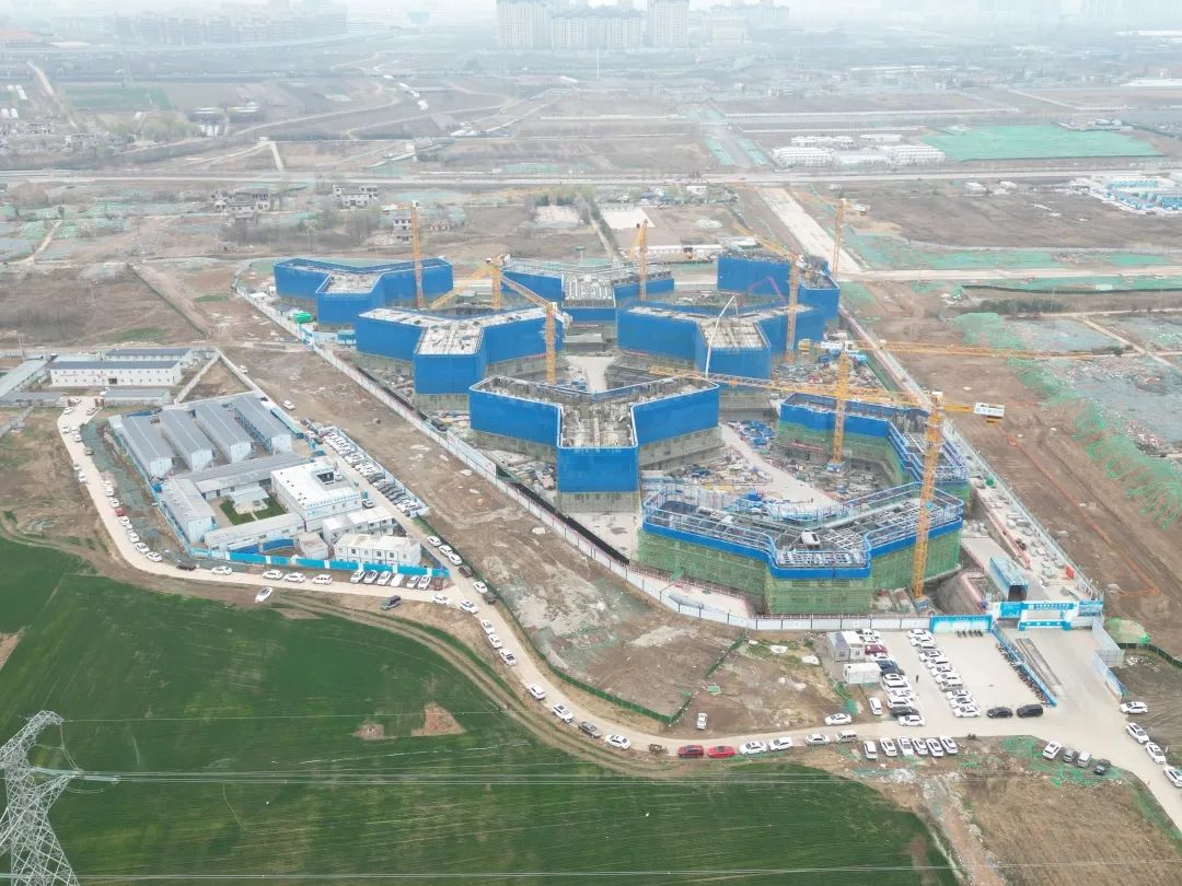兴盛西北！安博官网体育(中国)有限公司官网
江麓建筑起重机械助建西安都市经济圈