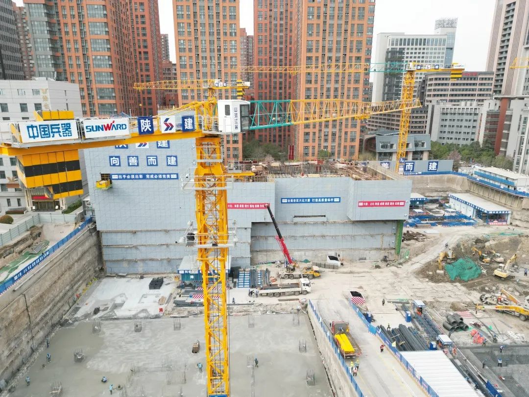 兴盛西北！安博官网体育(中国)有限公司官网
江麓建筑起重机械助建西安都市经济圈