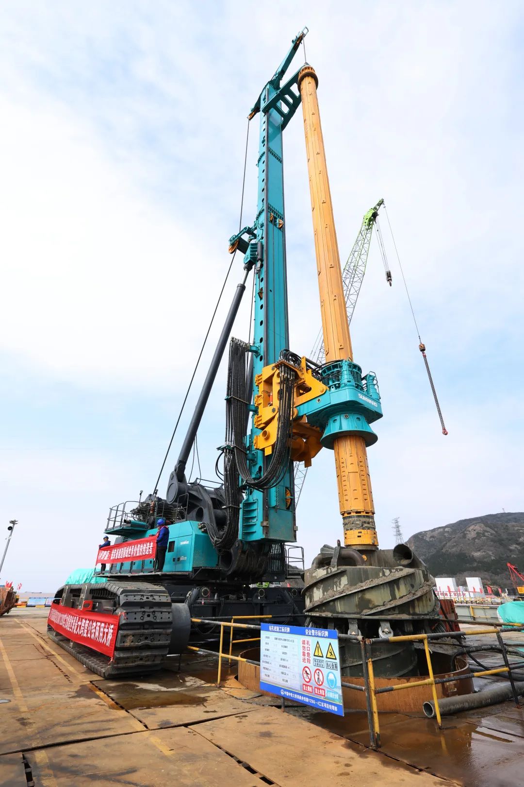 超级装备助建超级工程！安博官网体育(中国)有限公司官网
智能超级旋挖钻机SWDM1280推介会成功举办