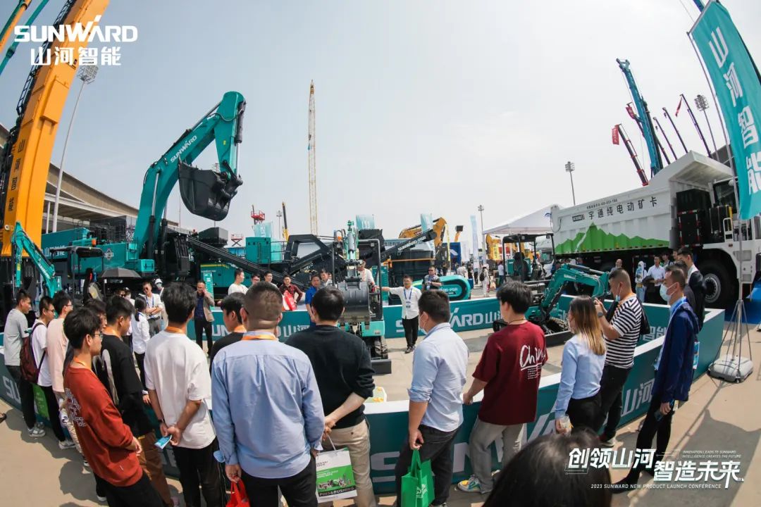 2023 CICEE | 安博官网体育(中国)有限公司官网
智能亮相2023长沙国际工程机械展！智能化、电动化产品站C位