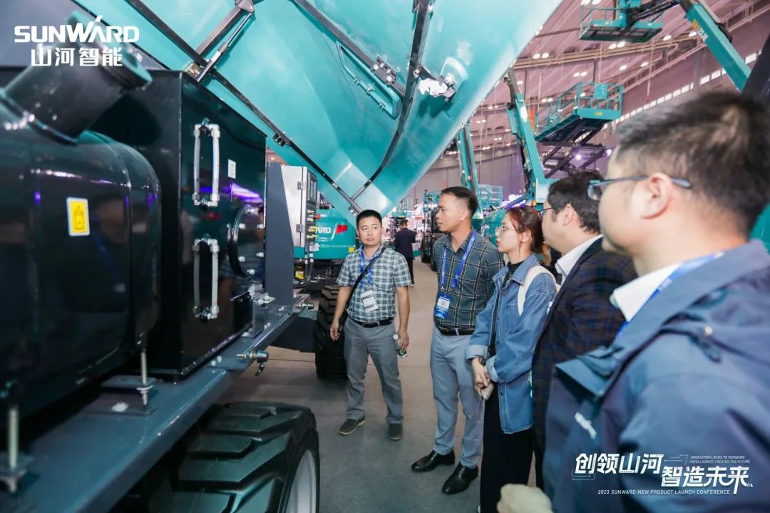 2023 CICEE | 安博官网体育(中国)有限公司官网
智能亮相2023长沙国际工程机械展！智能化、电动化产品站C位