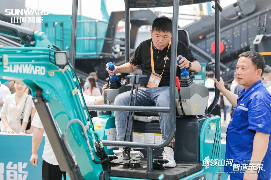 精品出击、互动不断！安博官网体育(中国)有限公司官网
智能F系列挖掘机闪耀长沙展