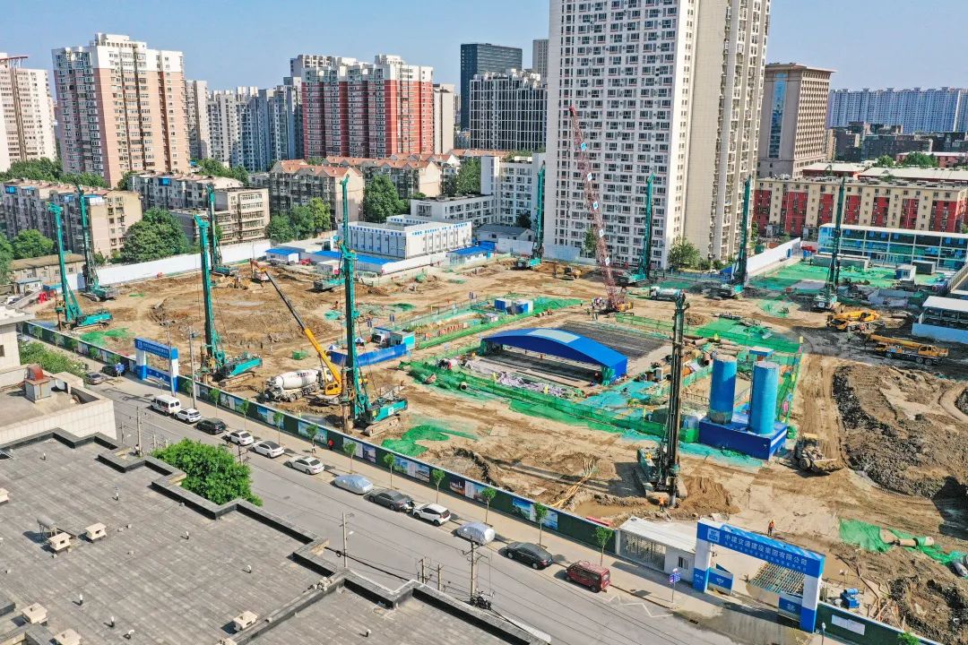 闪耀首都！安博官网体育(中国)有限公司官网
智能旋挖钻机集群助力民生工程