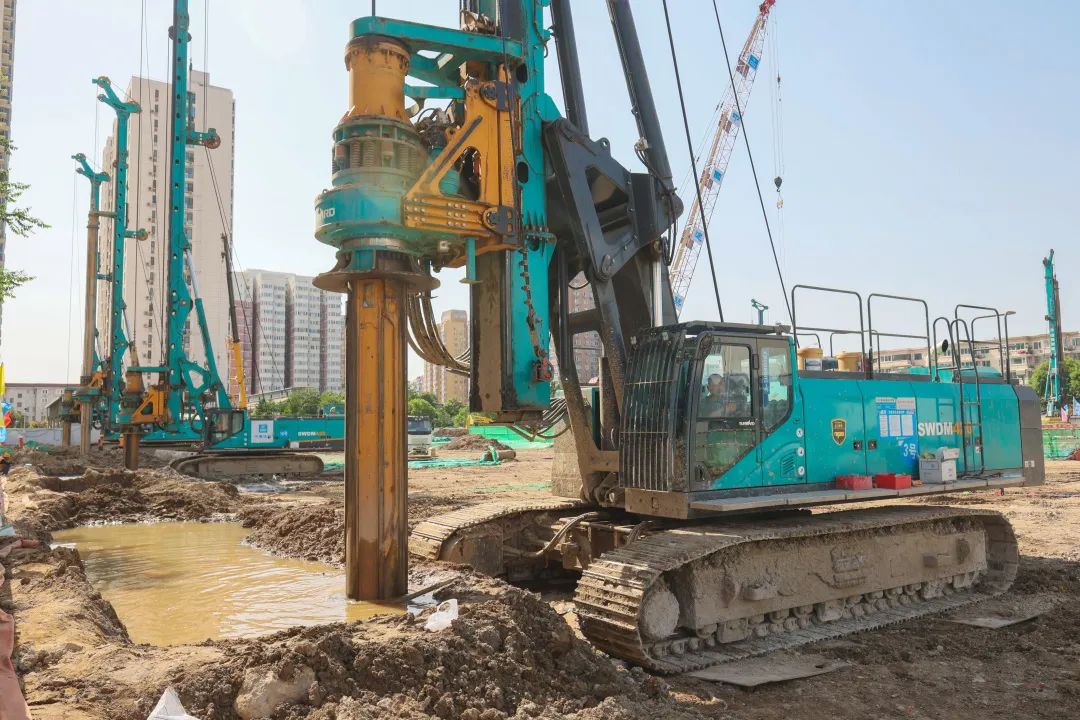 闪耀首都！安博官网体育(中国)有限公司官网
智能旋挖钻机集群助力民生工程