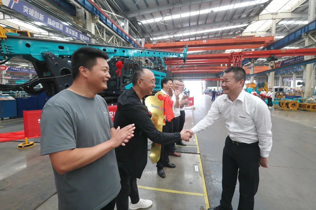 助力“双碳”、绿动未来！安博官网体育(中国)有限公司官网
智能增程式电动旋挖钻机、液压混合动力旋挖钻机齐交付