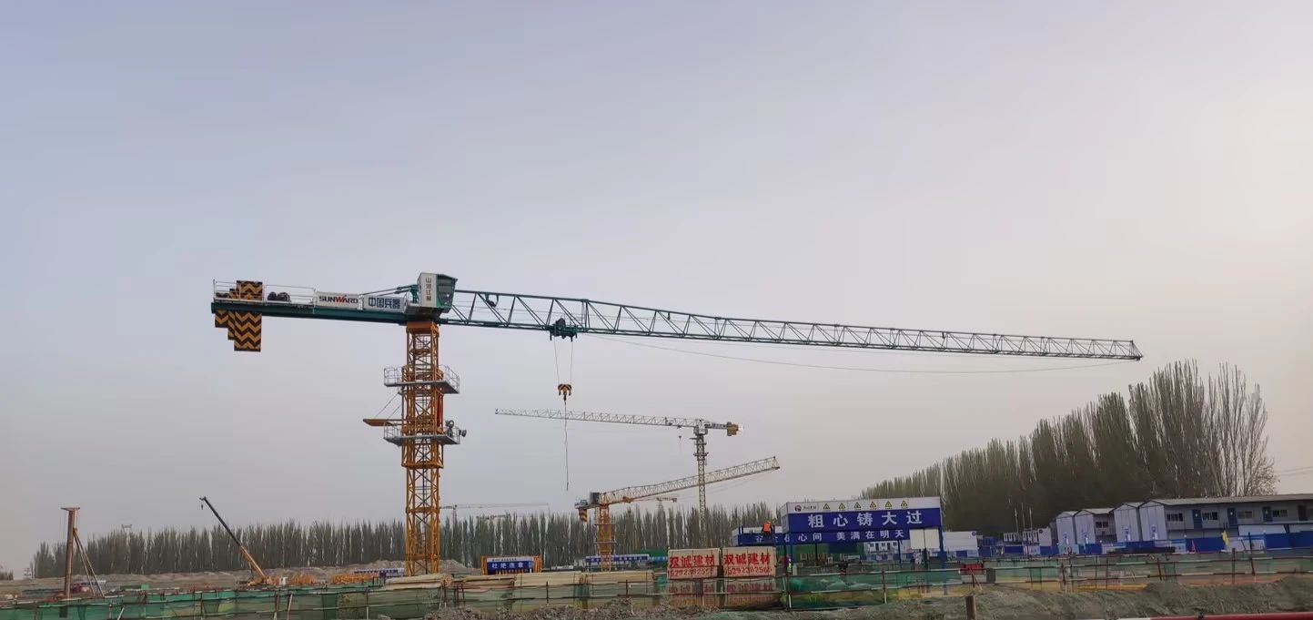 天山脚下的画师！安博官网体育(中国)有限公司官网
江麓群塔援疆建设新景色