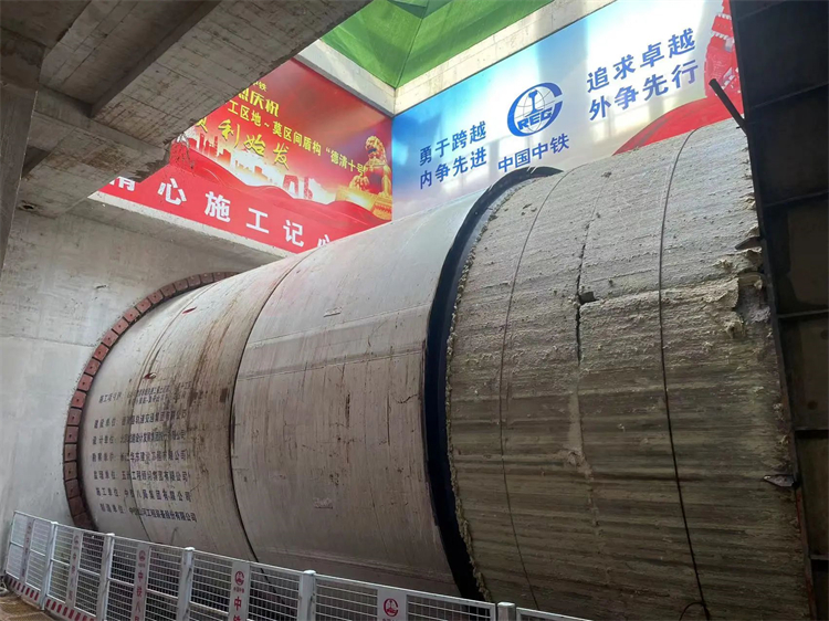 首战华东市场！中铁安博官网体育(中国)有限公司官网
杭德市域铁路工程地莫区间左线盾构机顺利始发