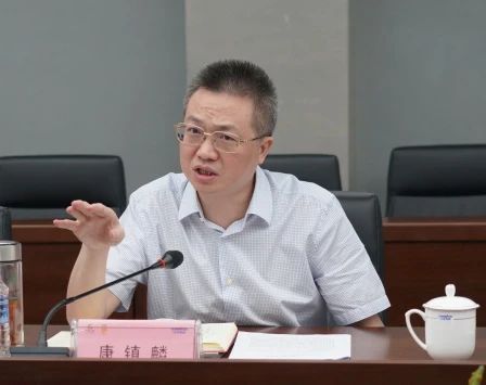 长沙市人民政府副市长、市工商联主席康镇麟调研安博官网体育(中国)有限公司官网
智能