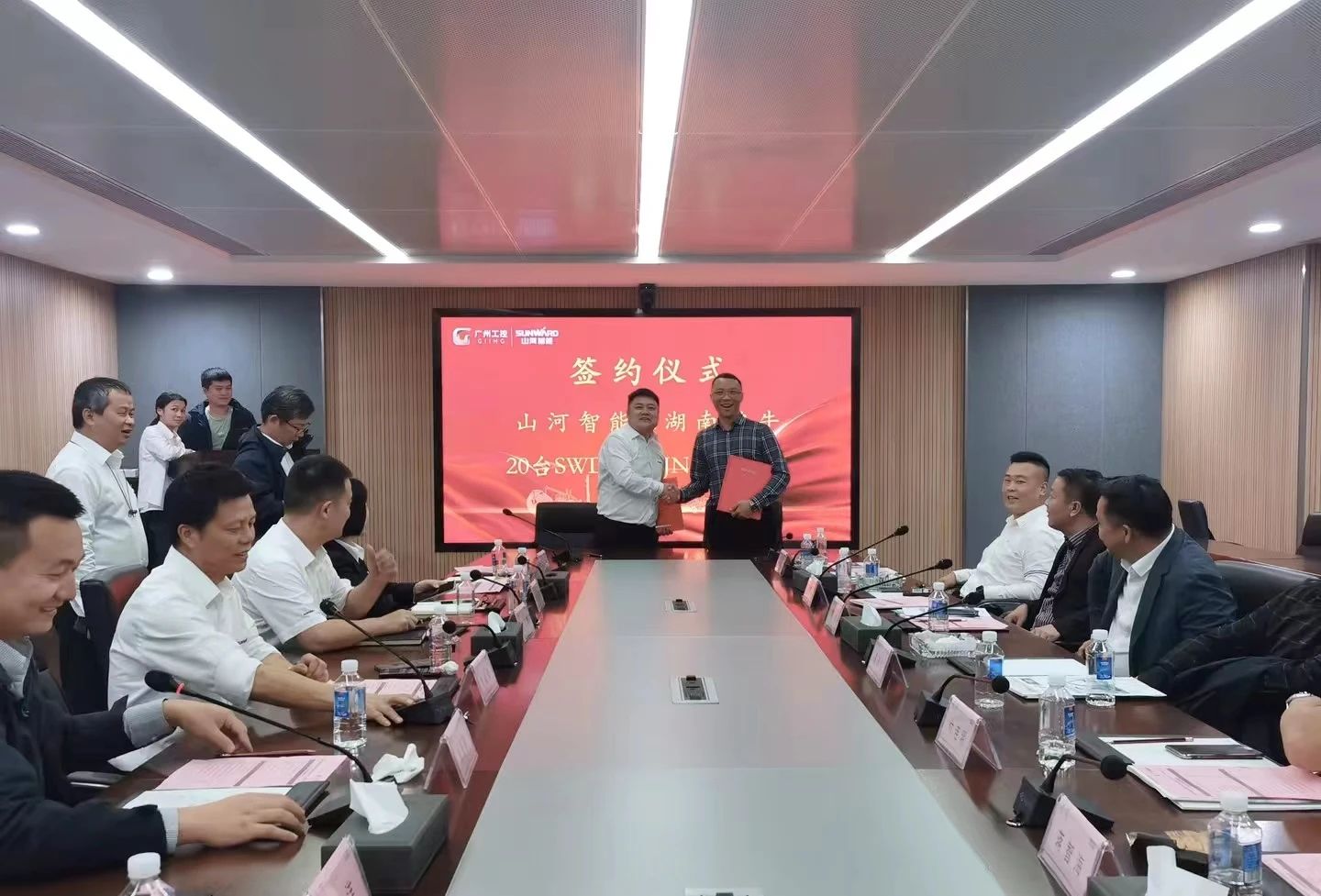 行业寒冬现暖阳！现场签购20台旋挖钻机，安博官网体育(中国)有限公司官网
智能携手湖南骏牛助力国家电网项目建设