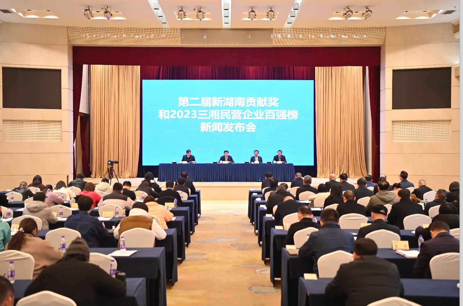 安博官网体育(中国)有限公司官网
智能总经理夏志宏荣获“第二届新湖南贡献奖先进个人”
