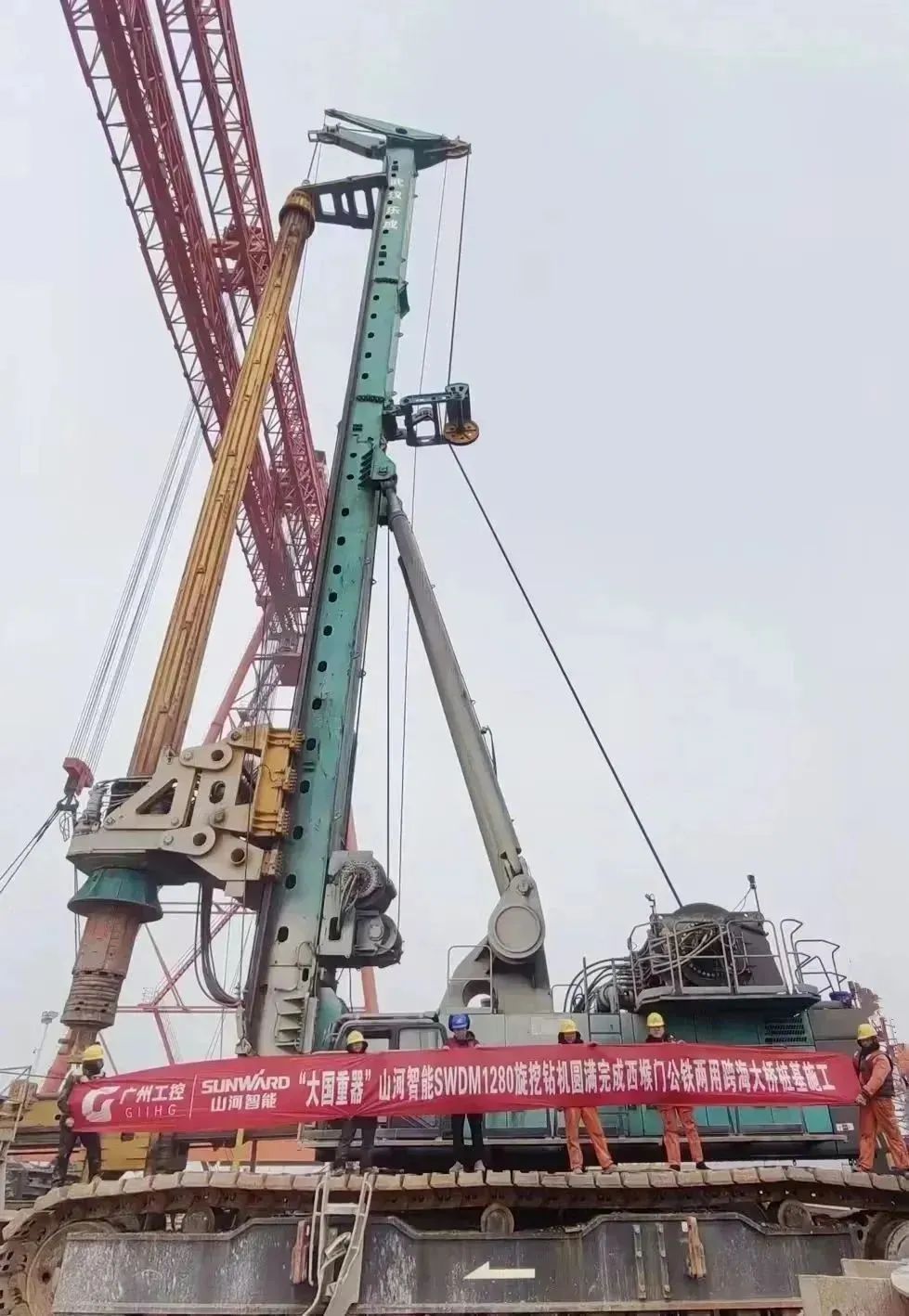 全面告捷！安博官网体育(中国)有限公司官网
智能超级旋挖钻机圆满完成甬舟铁路西堠门公铁两用大桥桩基施工任务