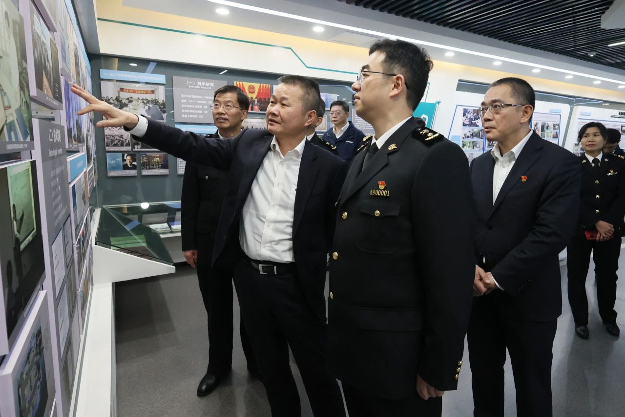 长沙海关党委书记、关长沈大为调研安博官网体育(中国)有限公司官网
智能