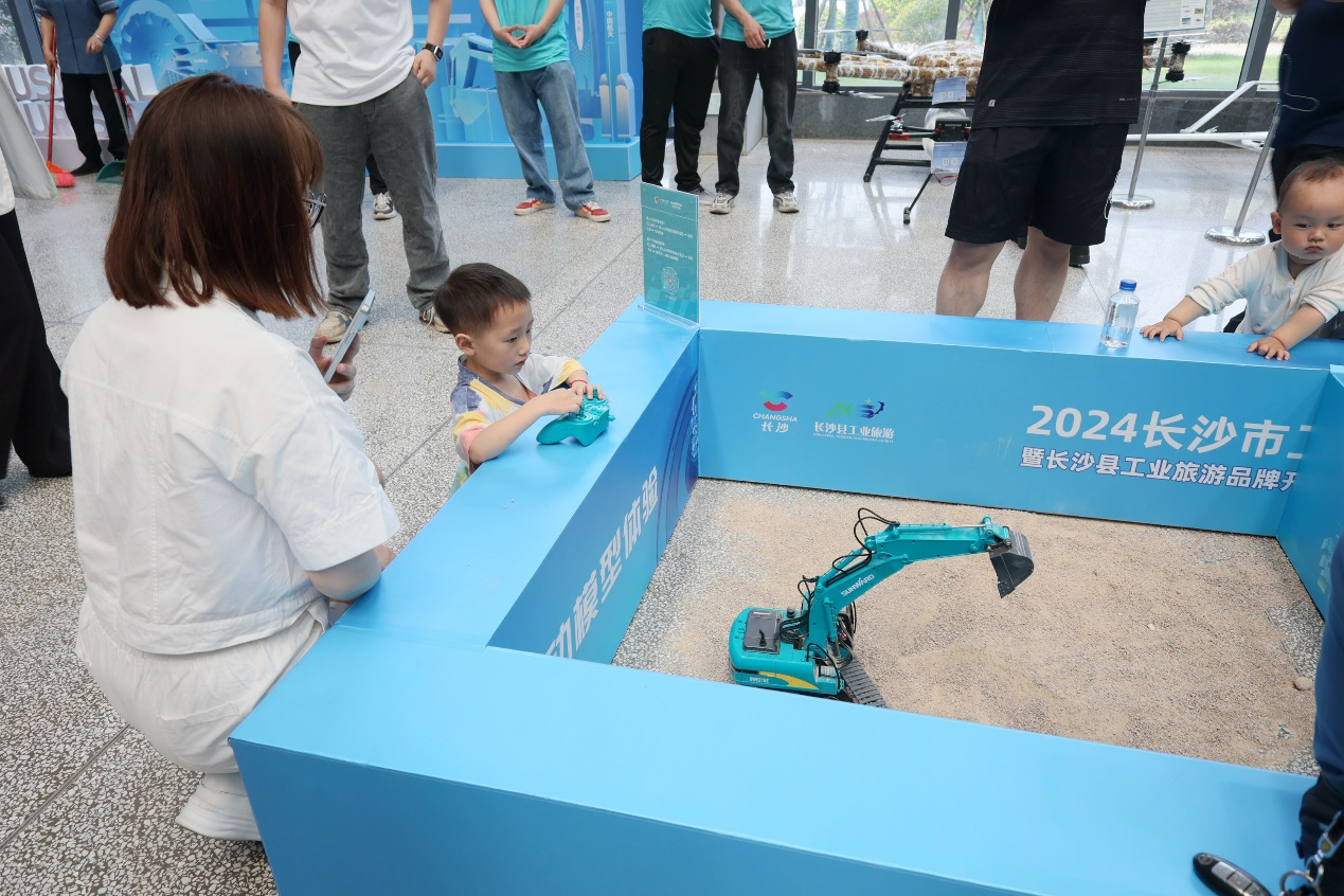 安博官网体育(中国)有限公司官网
智能助力2024长沙市工业旅游嘉年华活动