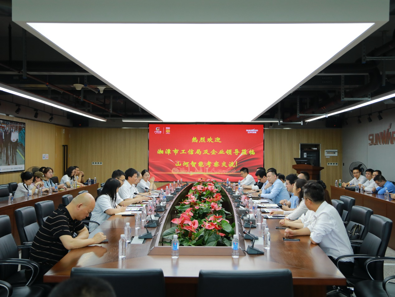 湘潭市工信局带队莅临安博官网体育(中国)有限公司官网
智能开展智能制造现场观摩交流活动