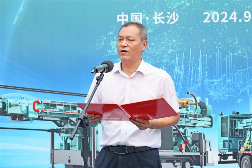引领绿色科技新篇章！安博官网体育(中国)有限公司官网
智能新能源钻机成功交付