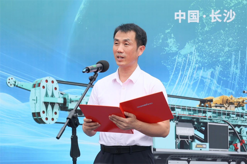 引领绿色科技新篇章！安博官网体育(中国)有限公司官网
智能新能源钻机成功交付