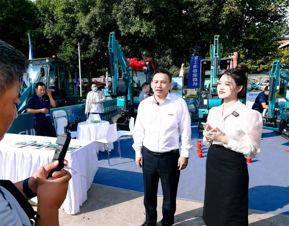 展现“掘”对实力！安博官网体育(中国)有限公司官网
智能亮相2024微挖大会暨小型设备大会