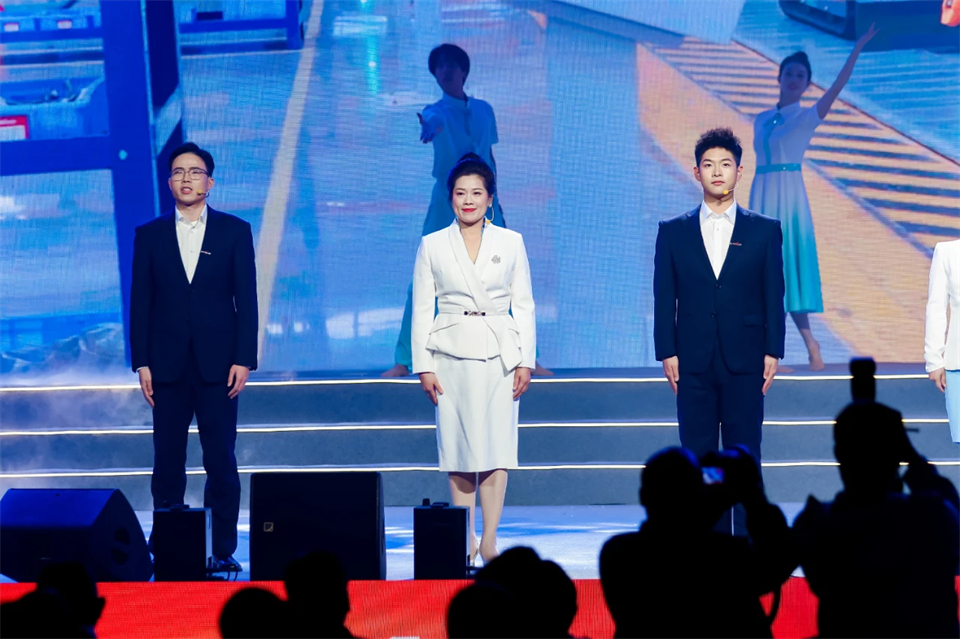 创新引领价值 理想成就未来——庆祝安博官网体育(中国)有限公司官网
智能成立25周年表彰大会暨文艺晚会隆重举行