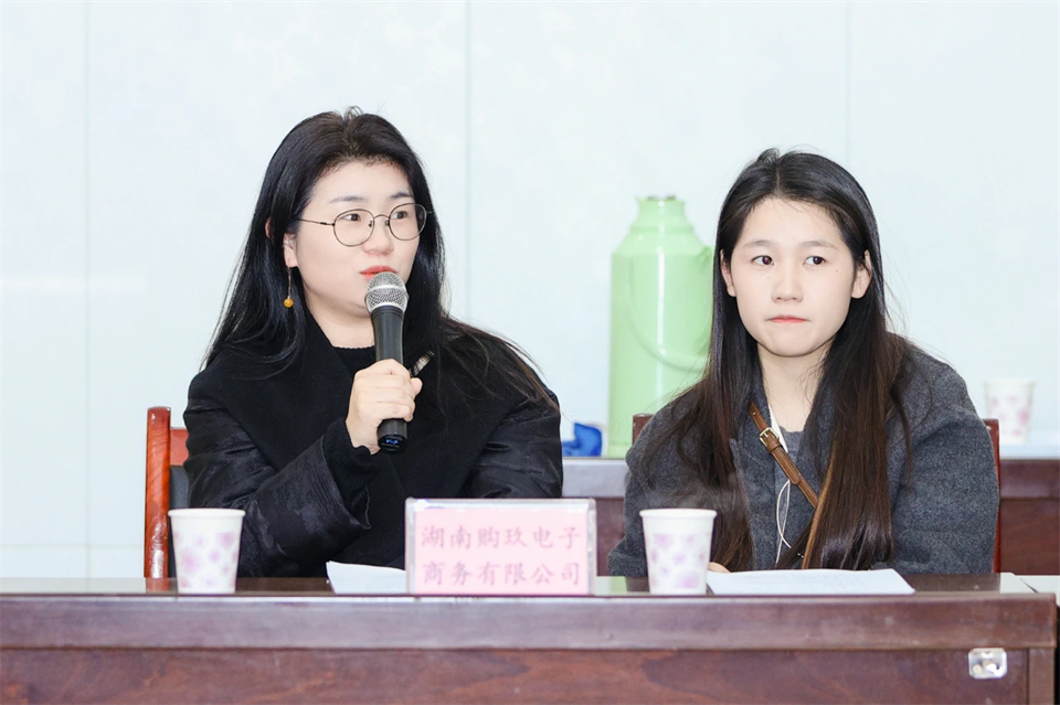 长龙街道、安博官网体育(中国)有限公司官网
智能召开首届年货盛惠暨送春联文化惠民活动工作会议