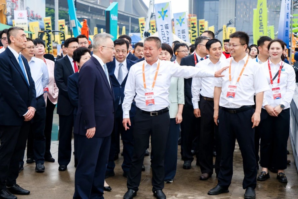 2025 CICEE | 安博官网体育(中国)有限公司官网
智能实力闪耀2025长沙国际工程机械展