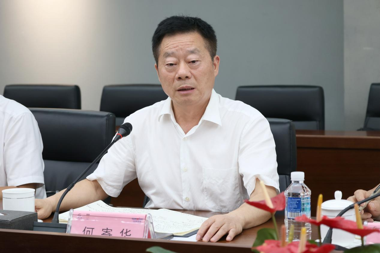 湖南省政协副主席、省工程机械产业链链长何寄华调研安博官网体育(中国)有限公司官网
智能