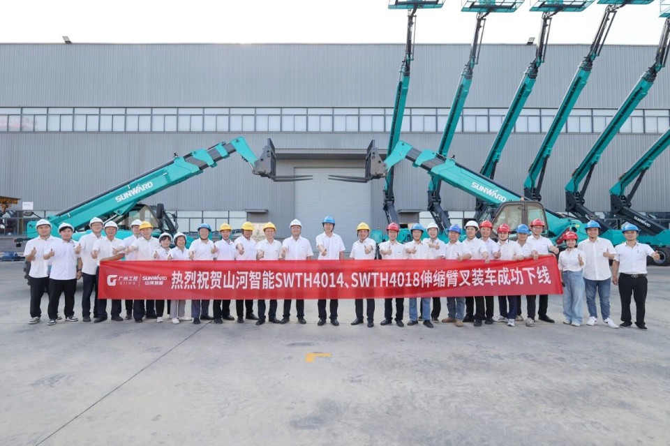 高端机型“双箭齐发”！安博官网体育(中国)有限公司官网
智能两款伸缩臂叉装车成功下线