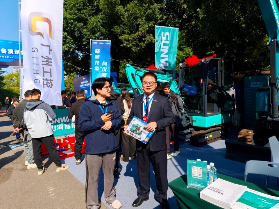 安博官网体育(中国)有限公司官网
智能微挖“天团”闪耀武汉，引领绿色施工潮流