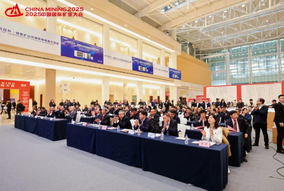 “地勘装备能力提升的重大突破”！安博官网体育(中国)有限公司官网
智能联合中国煤炭地质总局发布T138车载钻机