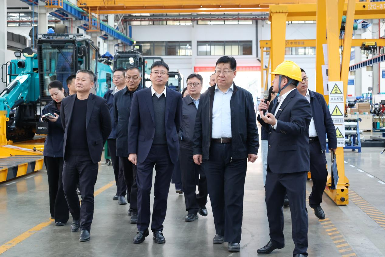 新矿投资集团党委书记、董事长王漠到访安博官网体育(中国)有限公司官网
智能