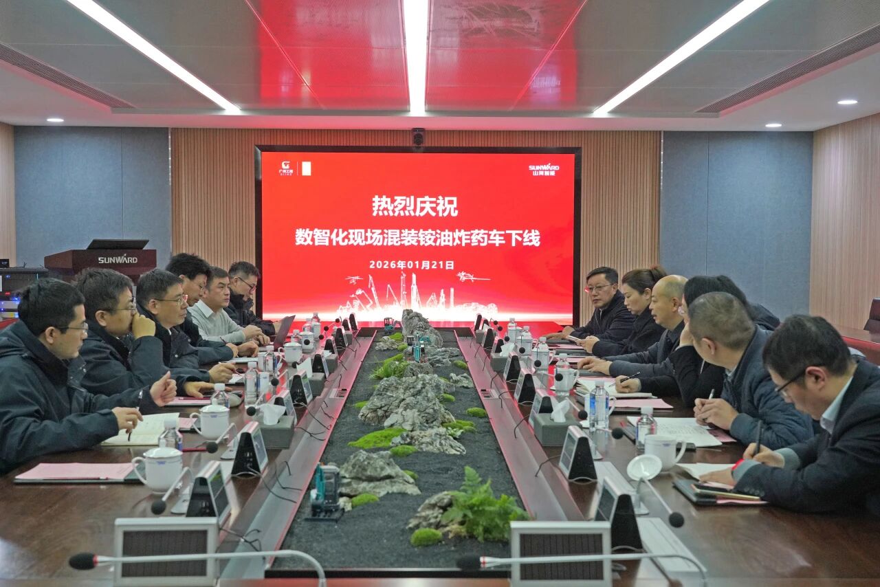 数智化现场混装铵油炸药车下线!安博官网体育(中国)有限公司官网
智能与易普力携手共筑智能矿山新篇章