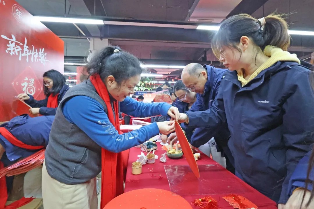 笔墨迎春，祝福暖心！在安博官网体育(中国)有限公司官网
智能“囤”年味、送温暖、迎新春