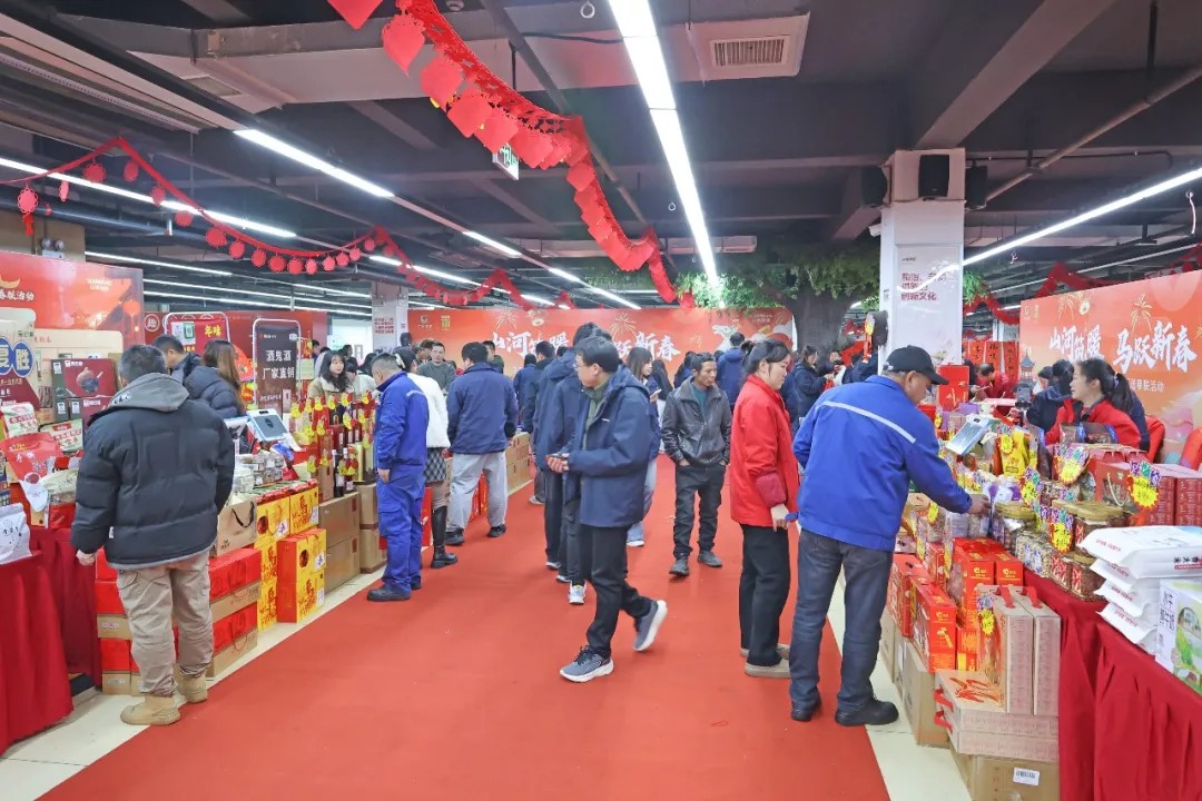 笔墨迎春，祝福暖心！在安博官网体育(中国)有限公司官网
智能“囤”年味、送温暖、迎新春