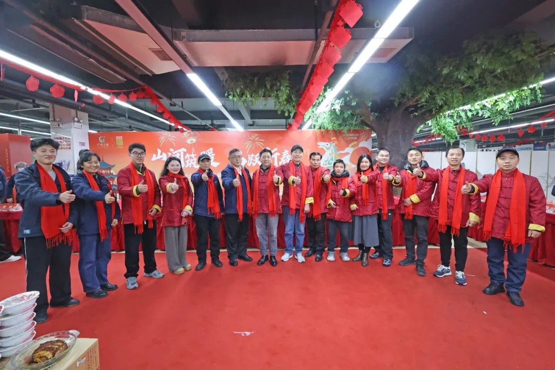 笔墨迎春，祝福暖心！在安博官网体育(中国)有限公司官网
智能“囤”年味、送温暖、迎新春